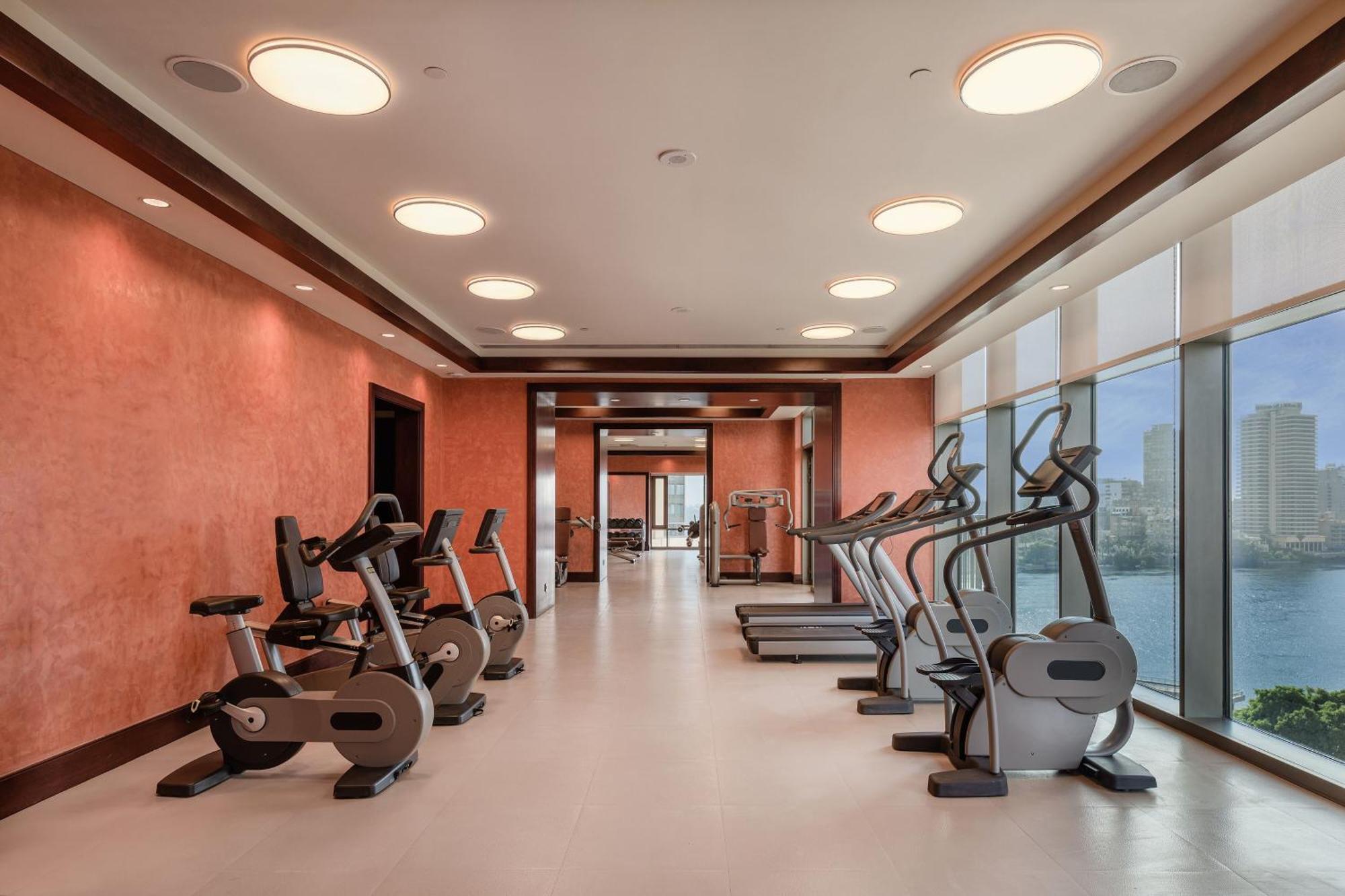 开罗圣瑞吉酒店 外观 照片 The gym at the hotel