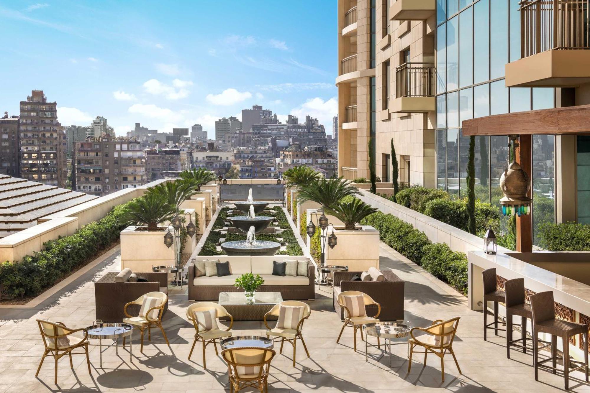 开罗圣瑞吉酒店 外观 照片 The rooftop pool at the Mandarin Oriental
